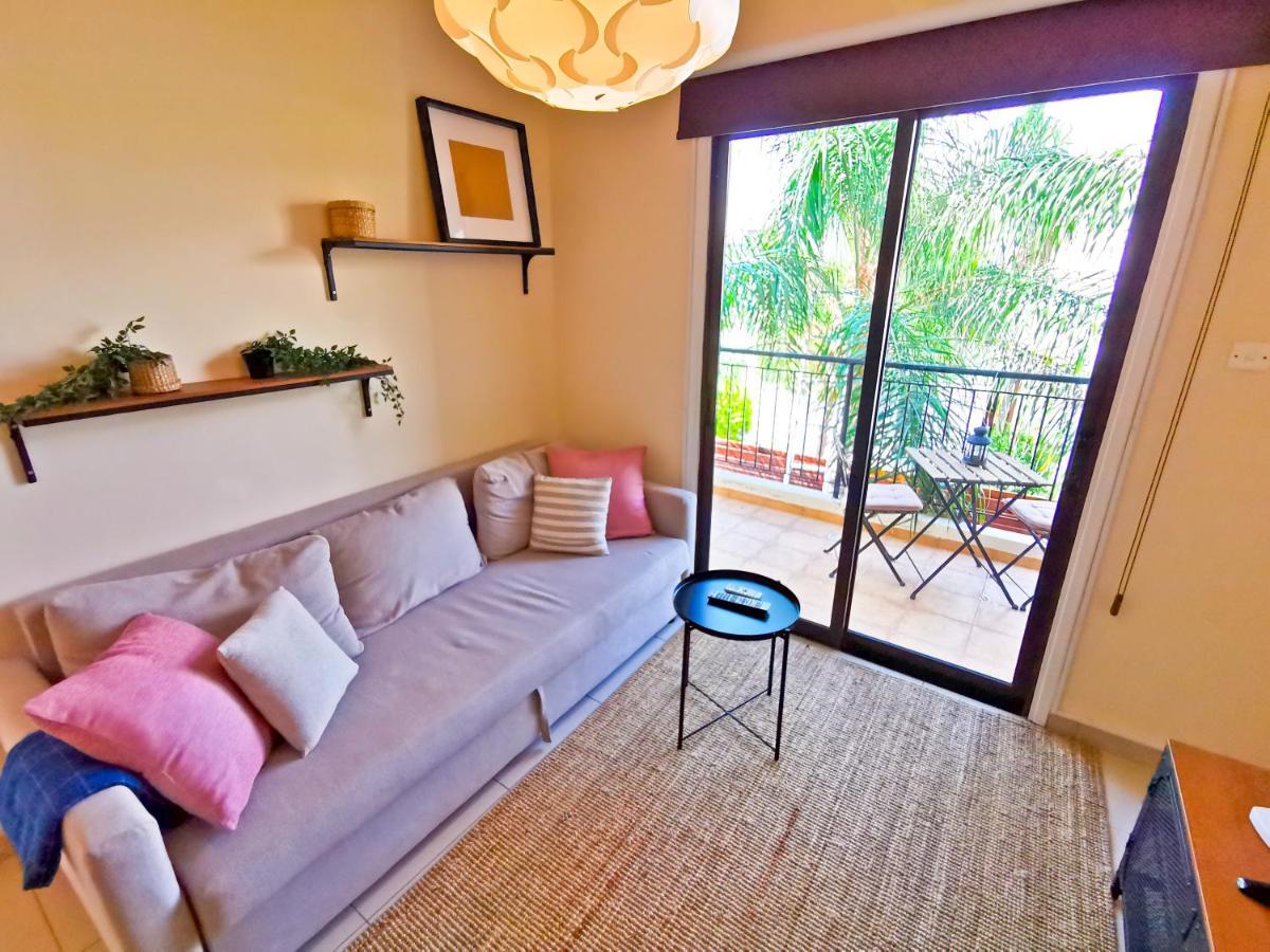 Sunny Pool Apartment โวโรคลินิ ภายนอก รูปภาพ