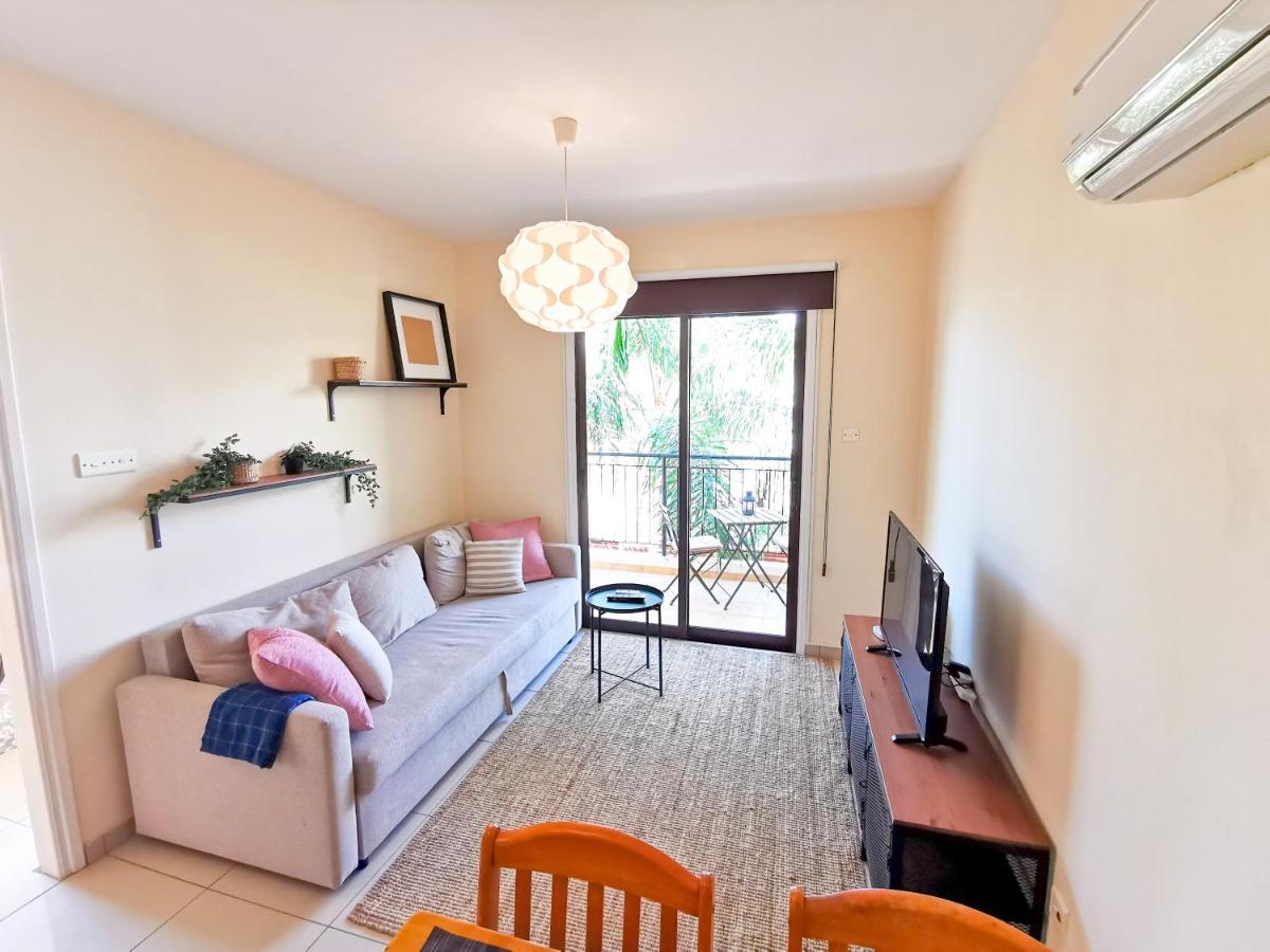 Sunny Pool Apartment โวโรคลินิ ภายนอก รูปภาพ