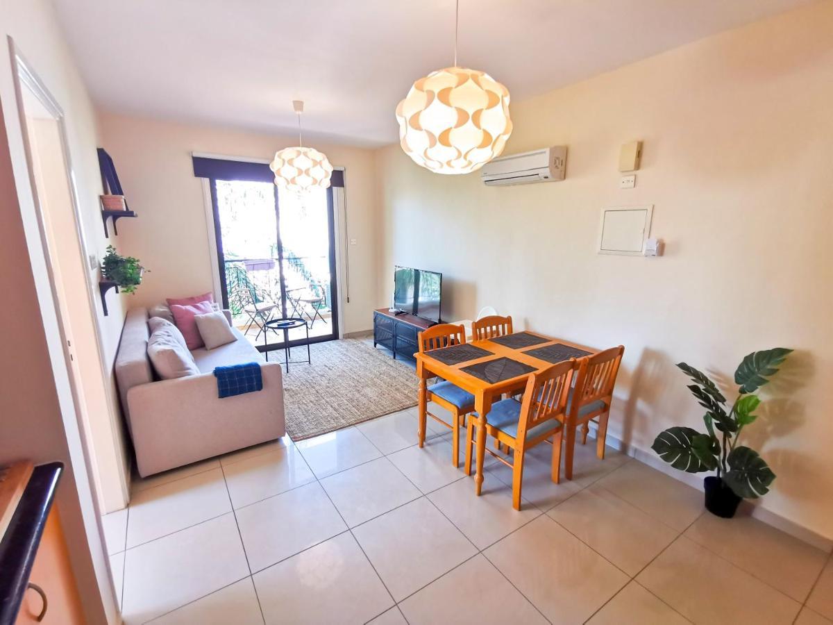Sunny Pool Apartment โวโรคลินิ ภายนอก รูปภาพ