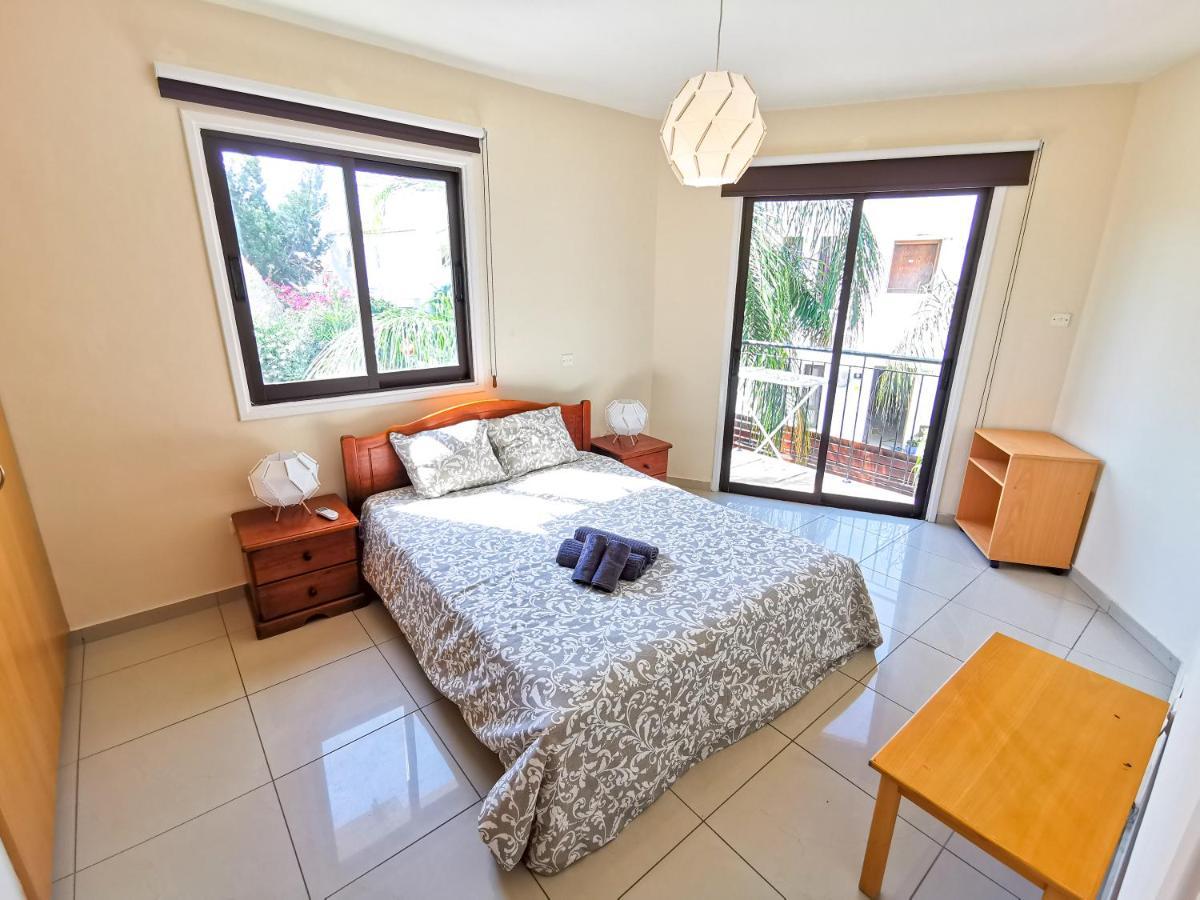Sunny Pool Apartment โวโรคลินิ ภายนอก รูปภาพ
