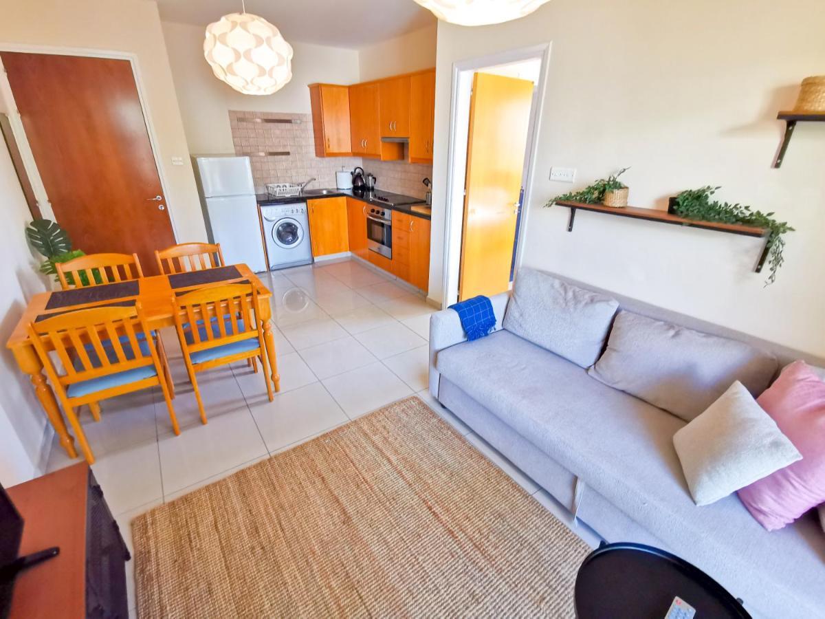 Sunny Pool Apartment โวโรคลินิ ภายนอก รูปภาพ