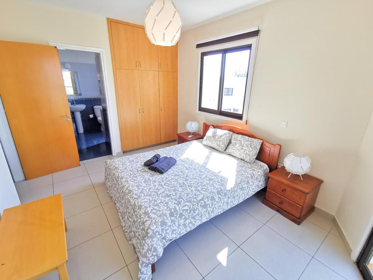 Sunny Pool Apartment โวโรคลินิ ภายนอก รูปภาพ