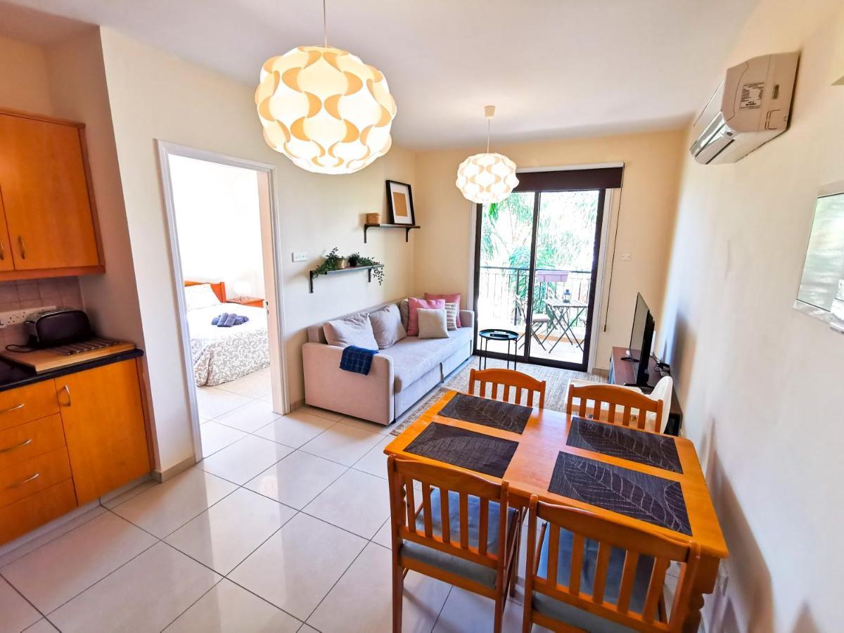 Sunny Pool Apartment โวโรคลินิ ภายนอก รูปภาพ