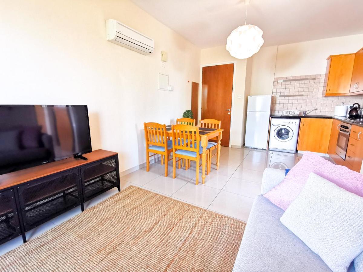 Sunny Pool Apartment โวโรคลินิ ภายนอก รูปภาพ