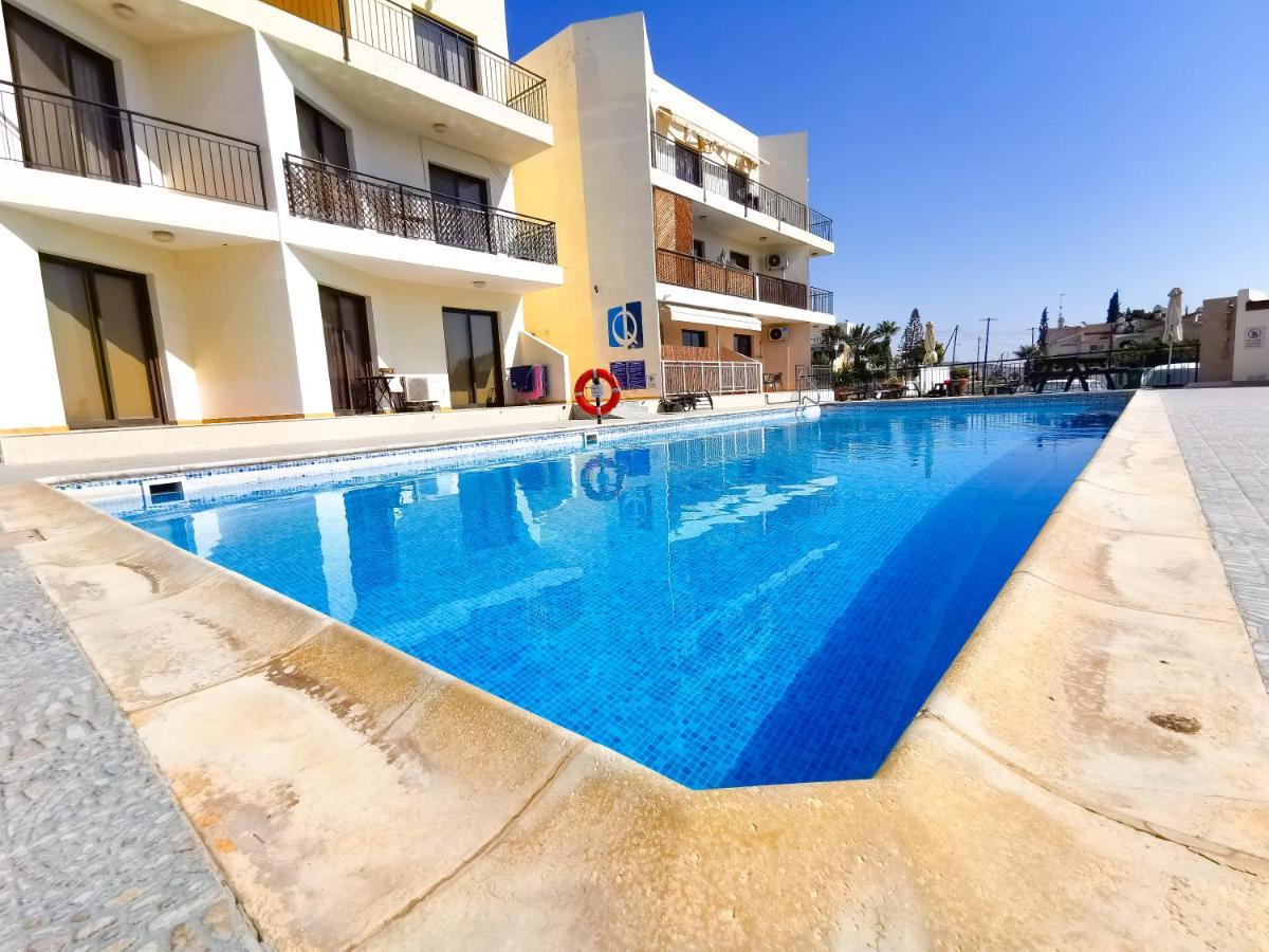 Sunny Pool Apartment โวโรคลินิ ภายนอก รูปภาพ